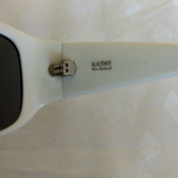 Kathy Von Zealand Sunglasses - Picture 4 of 6